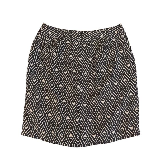 WHITE HOUSE BLACK MARKET Silk Black White Geometric Diamond Print Skirt 4 Small - Picture 2 of 6